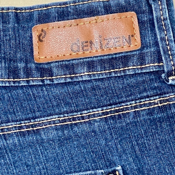 Denizen from Levi's Women's Dark Blue Denim Shorts - Picture 4 of 5